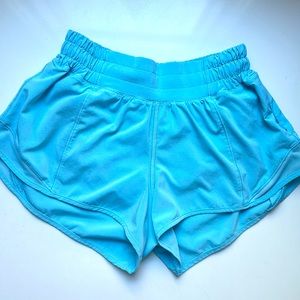 Lululemon Hotty Hot Low-Rise Lined Short 2.5”
